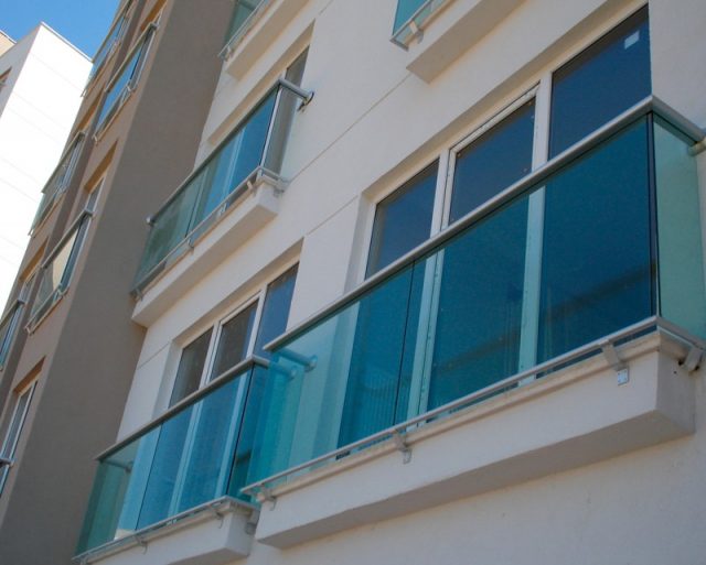 CAM KORKULUK BALKON