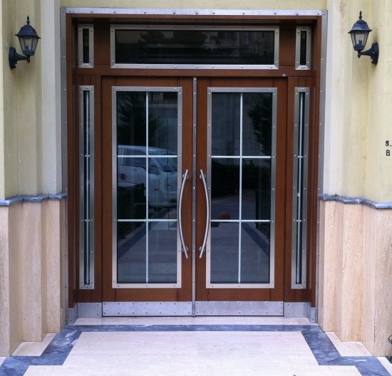 Apartman Giriş Kapısı