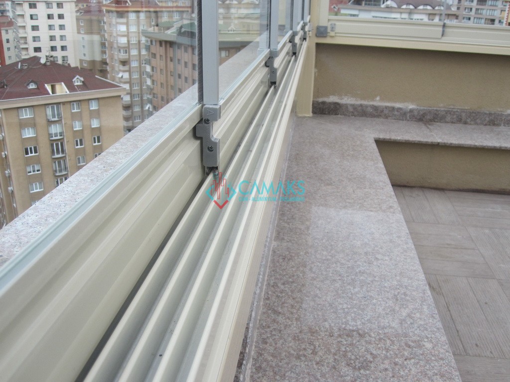 Eşikli Sürme Cam Balkon